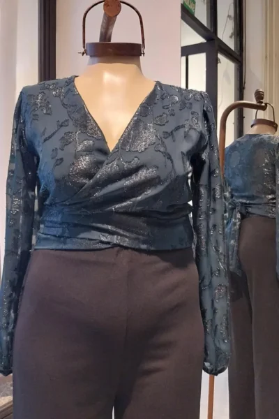 BLUSA ROSA CON BRILLO