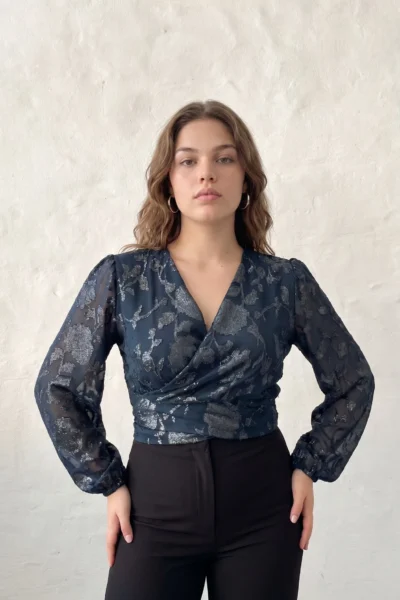 BLUSA ROSA CON BRILLO